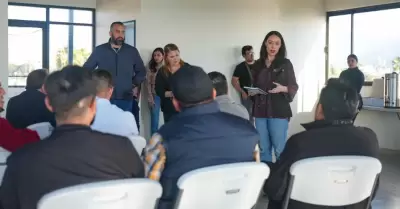 Senadora Julieta Ram�rez dialoga con transportistas de Ensenada