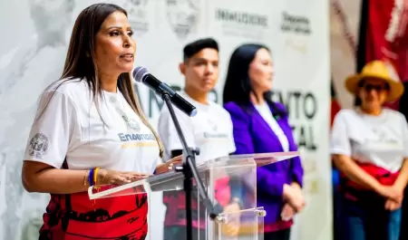 Claudia Agat�n y Atletas ensenadenses