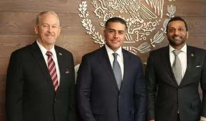 El embajador Ronald Johnson y el director del FBI y Kash Patel se reunieron con 