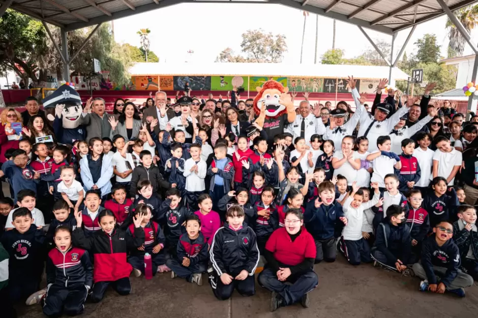 Programa D.A.R.E. en escuelas de Ensenada