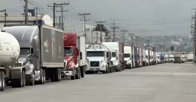 Garita Otay 2 camiones de exportaci�n