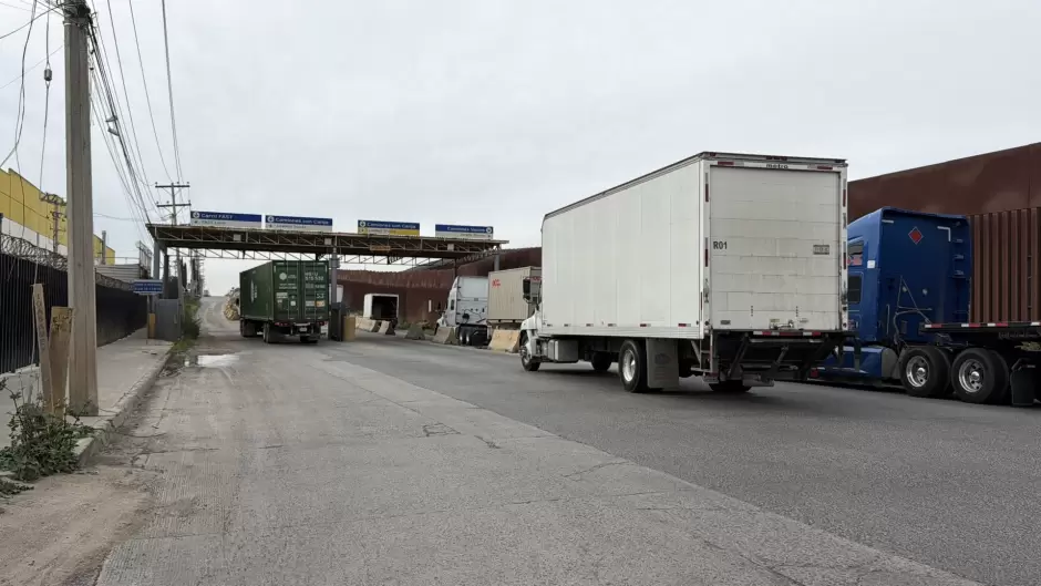 Garita Otay 2 camiones de exportaci�n