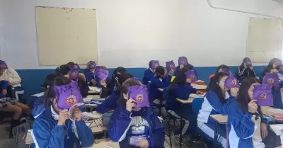 Entregan paquetes de menstruaci�n