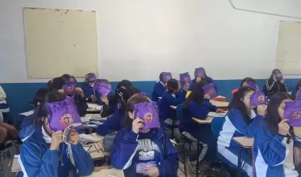 Entregan paquetes de menstruaci�n