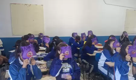 Entregan paquetes de menstruaci�n