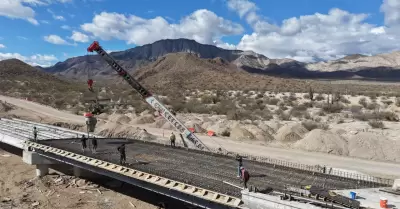 Obras de infraestructura carretera y educativa en Baja California