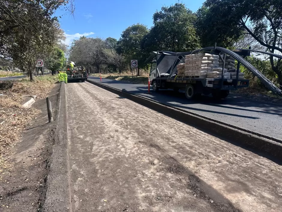Obras de infraestructura carretera y educativa en Baja California