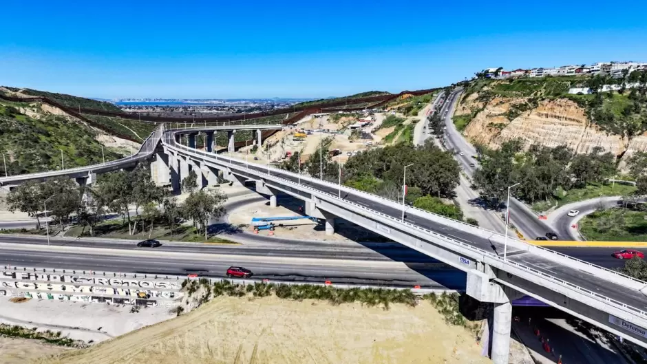 Inauguración del Viaducto Elevado y la Universidad Rosario Castellanos