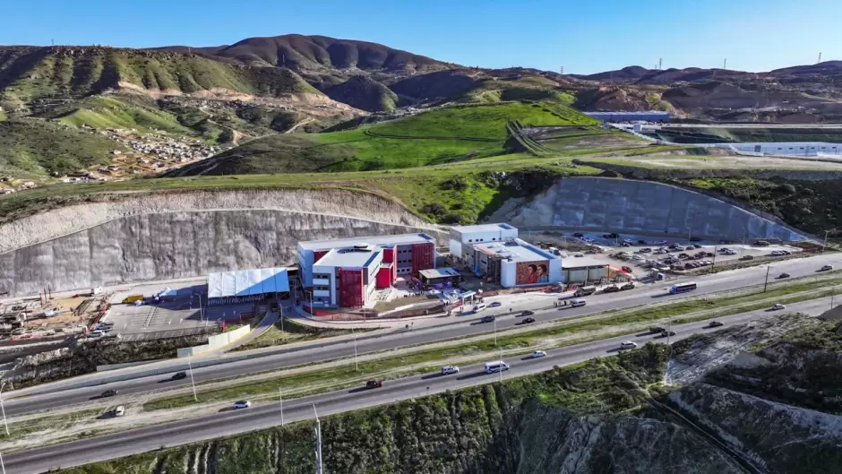 Inauguración del Viaducto Elevado y la Universidad Rosario Castellanos