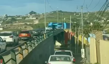 Tr�nsito de tr�ileres vuelve a colapsar el Puente Loma Blanca