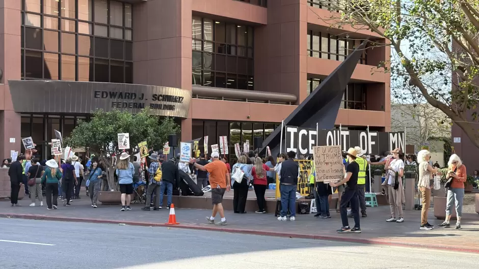 Exigen alto a operativos del ICE cerca de escuelas de San Diego