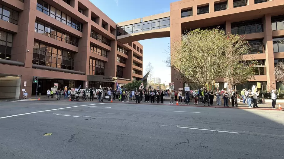 Exigen alto a operativos del ICE cerca de escuelas de San Diego