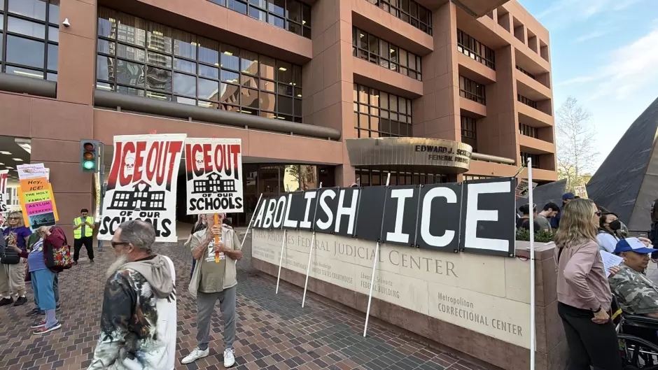 Exigen alto a operativos del ICE cerca de escuelas de San Diego