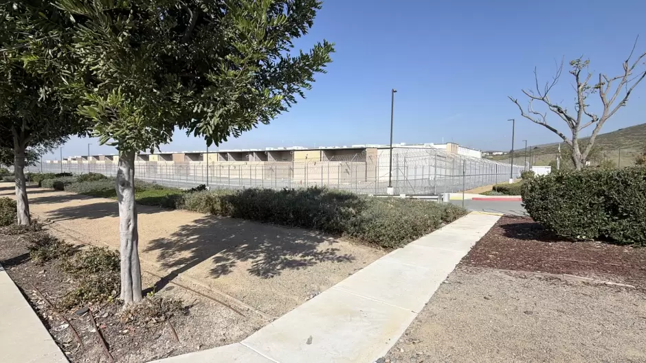 Congresista de California denuncia bloqueo a supervisi�n en Centro de Detenci�n Migratoria de Otay Mesa