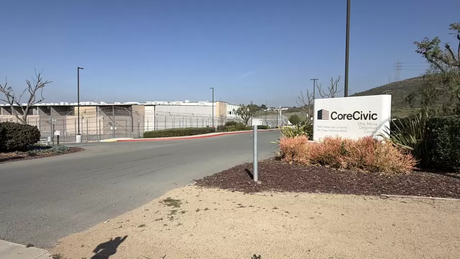 Congresista de California denuncia bloqueo a supervisi�n en Centro de Detenci�n Migratoria de Otay Mesa