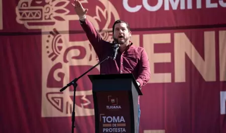 Toma protesta Ismael Burgue�o a representantes de mil 91 comit�s vecinales de Ti