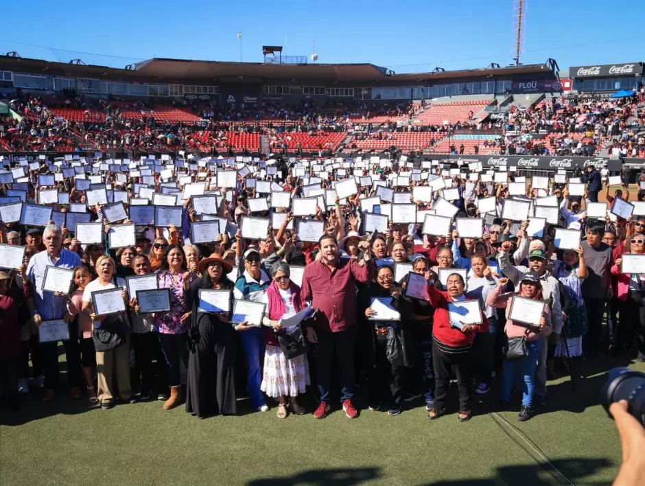 Toma protesta Ismael Burgue�o a representantes de mil 91 comit�s vecinales de Tijuana