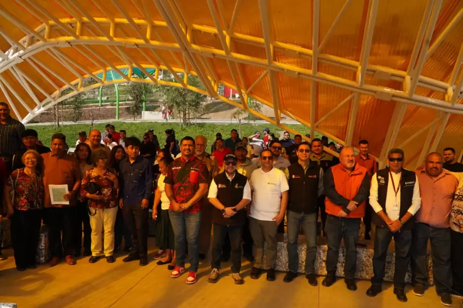 Presentan primer permiso de pesca comercial en aguas interiores de BC