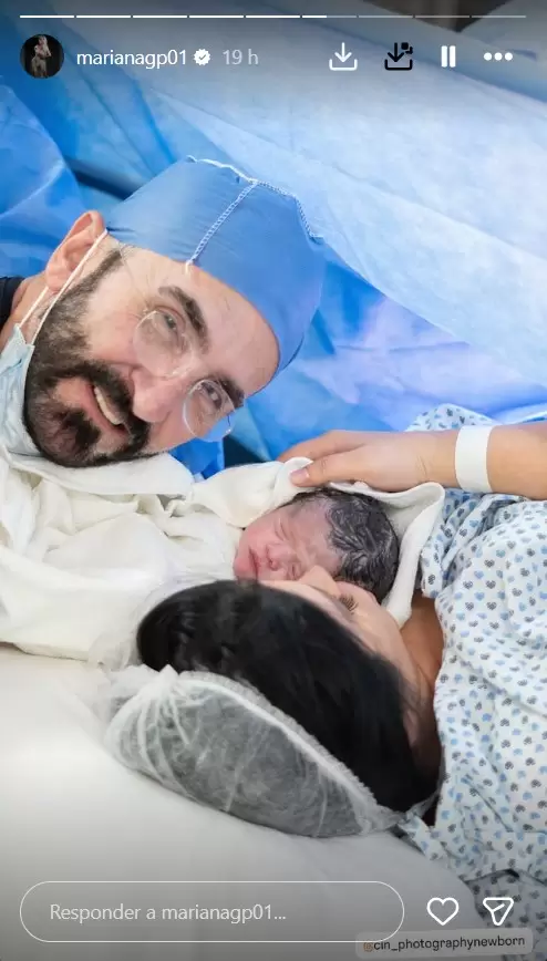 Vicente Fern�ndez Jr. y Mariana Gonz�lez presentan a su hija Isabella