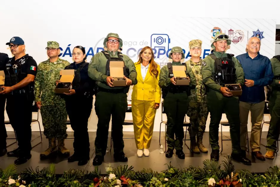 Entrega de c�maras corporales