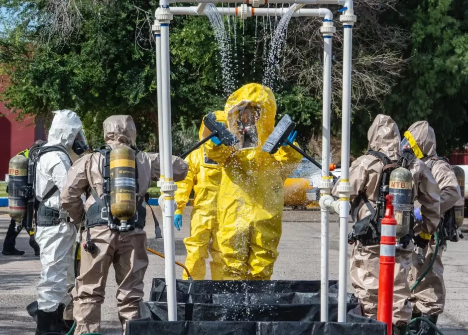 Curso de materiales qu�micos peligrosos y primera respuesta a nivel operativo