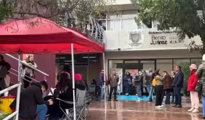 Padres de 8 centros escolares bloquearon oficinas del sistema educativo en Tijua