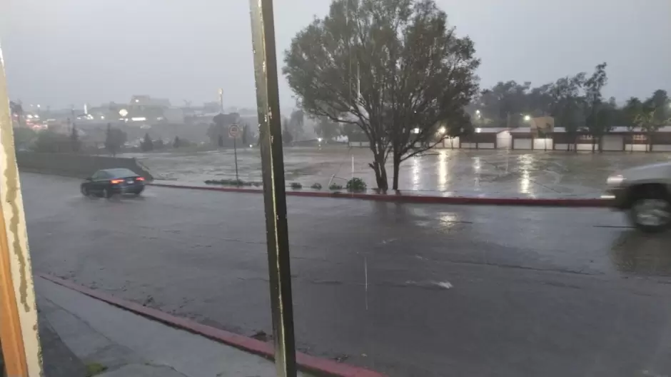 Colapsa barda del CBTIS 155 en El Rubí; clases serán en línea este viernes