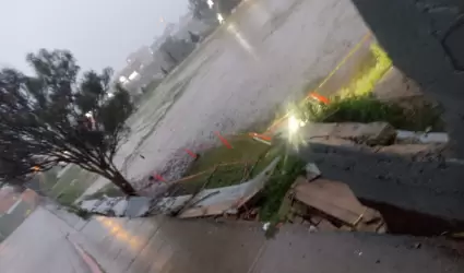 Colapsa barda del CBTIS 155 en El Rub�; clases ser�n en l�nea este viernes