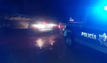 Auxilian a tripulantes de veh�culo varado en Valle Bonito