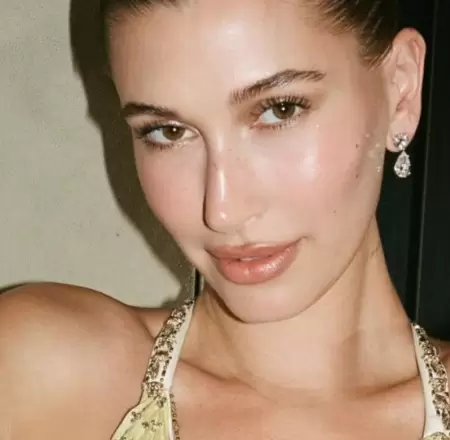 Hailey Bieber