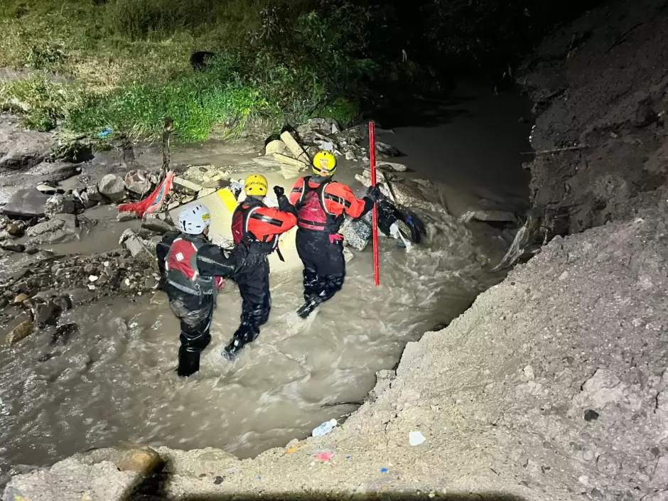 Tras localizar cuerpo arrastrado por la corriente en Tijuana, vecinos denuncian que arroyo en El Tecolote se desborda con cada lluvia
