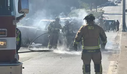 Veh�culo incendiado en Playas de Tijuana