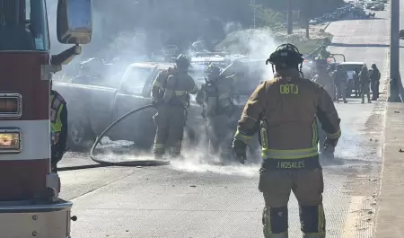 Veh�culo incendiado en Playas de Tijuana