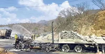 Quema de tr�ileres y otros veh�culos en seis municipios de Jalisco