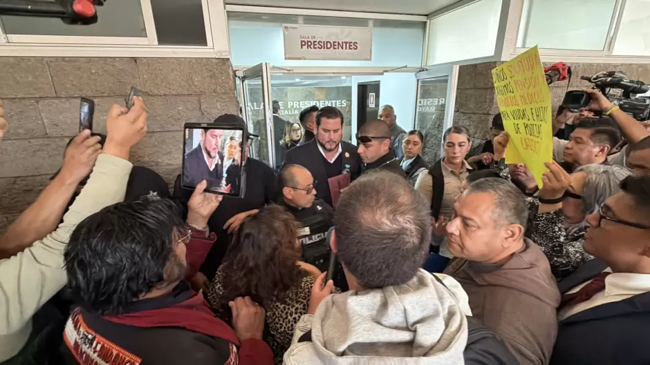 Reunión con policías jubilados y viudas