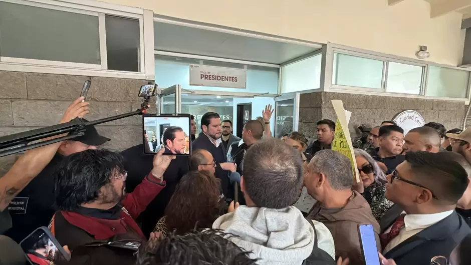 Reunión con policías jubilados y viudas