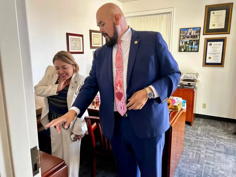 Reuni�n de la diputada Evelyn S�nchez con el Vice alcalde de Escondido, California, Joe Garc�a