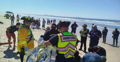 Familia intenta cruzar a EEUU por Playas de Tijuana y es arrastrada por la corri