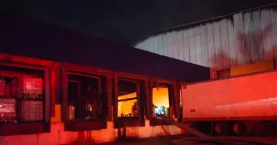 Marina apoya a bomberos en control de incendio en El Sauzal, Ensenada