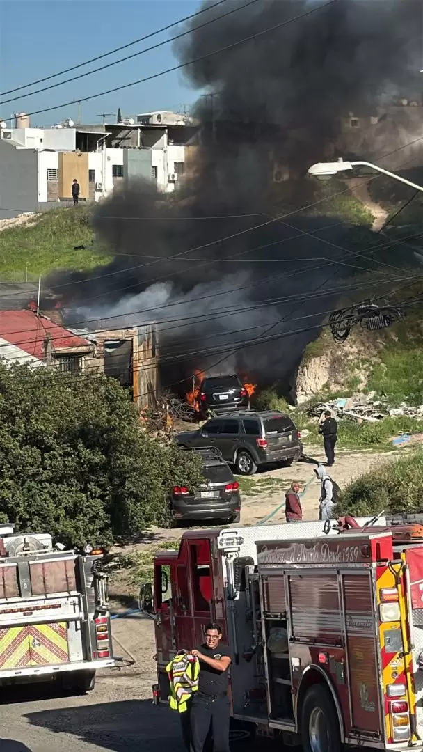 Explosión e incendio en vivienda de Villas de Baja California deja siete lesionados