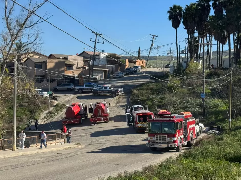 Explosión e incendio en vivienda de Villas de Baja California deja siete lesionados