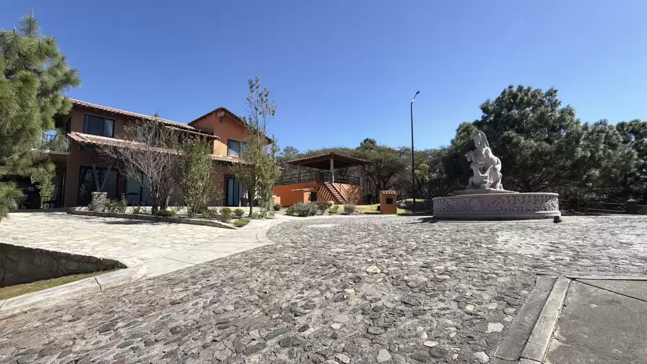 Inmueble atribuido a "El Mencho" luce abandonado tras operativo federal