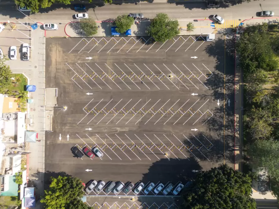 Entrega de nuevo estacionamiento en UABC