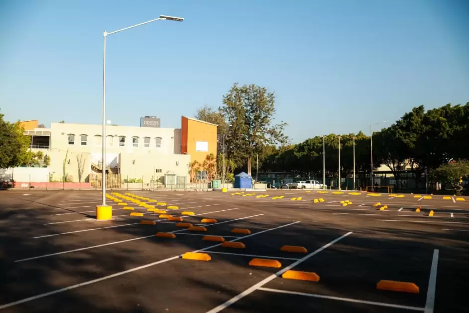 Entrega de nuevo estacionamiento en UABC