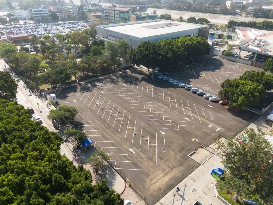 Entrega de nuevo estacionamiento en UABC