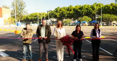 Entrega de nuevo estacionamiento en UABC