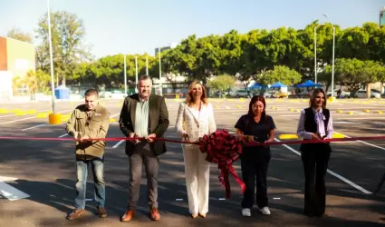 Entrega de nuevo estacionamiento en UABC