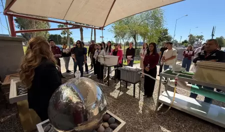 Conferencia "Mujeres en campo: operaci�n y dise�o de redes hidr�ulicas"