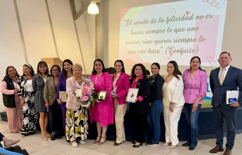 Reconoce como "Mujer de �xito" Dra. Florina Riguetti Rojo