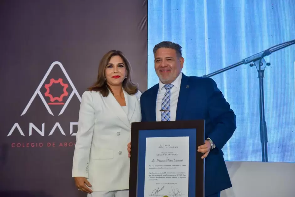 Rinde protesta Mar�a Luisa Ayala como presidenta de ANADE